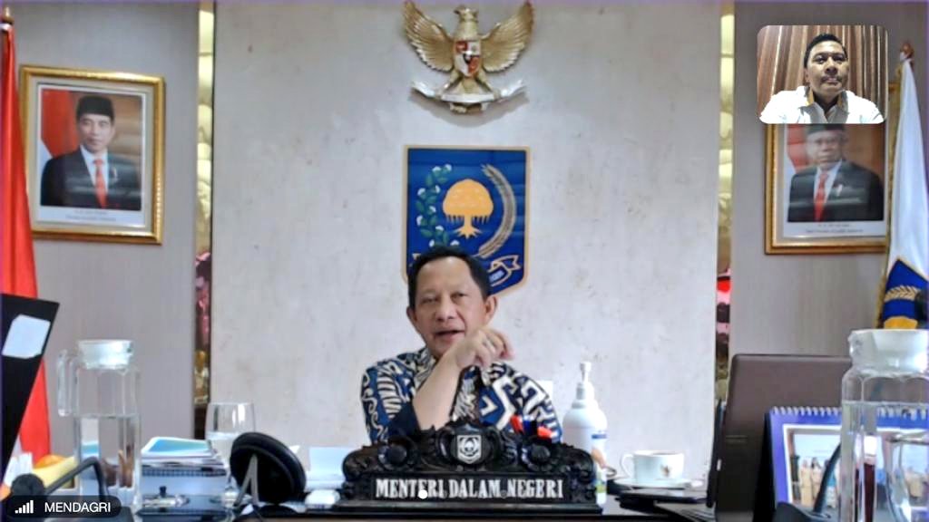 MardaniAliSera's tweet photo. Rapat online Komisi 2 dengan Mendagri, KPU, Bawaslu dan DKPP membahas Pilkada serentak 9 Des 2020. Saya tetap pada prinsip Keselamatan Publik Nomor Satu untuk Pilkada, apalagi dalam kondisi pandemi wabah covid-19. Rabu (27/5)
Semoga wabah cepat berlalu.
@DPR_RI @FPKSDPRRI
#kom2 https://t.co/SlKol50bwU