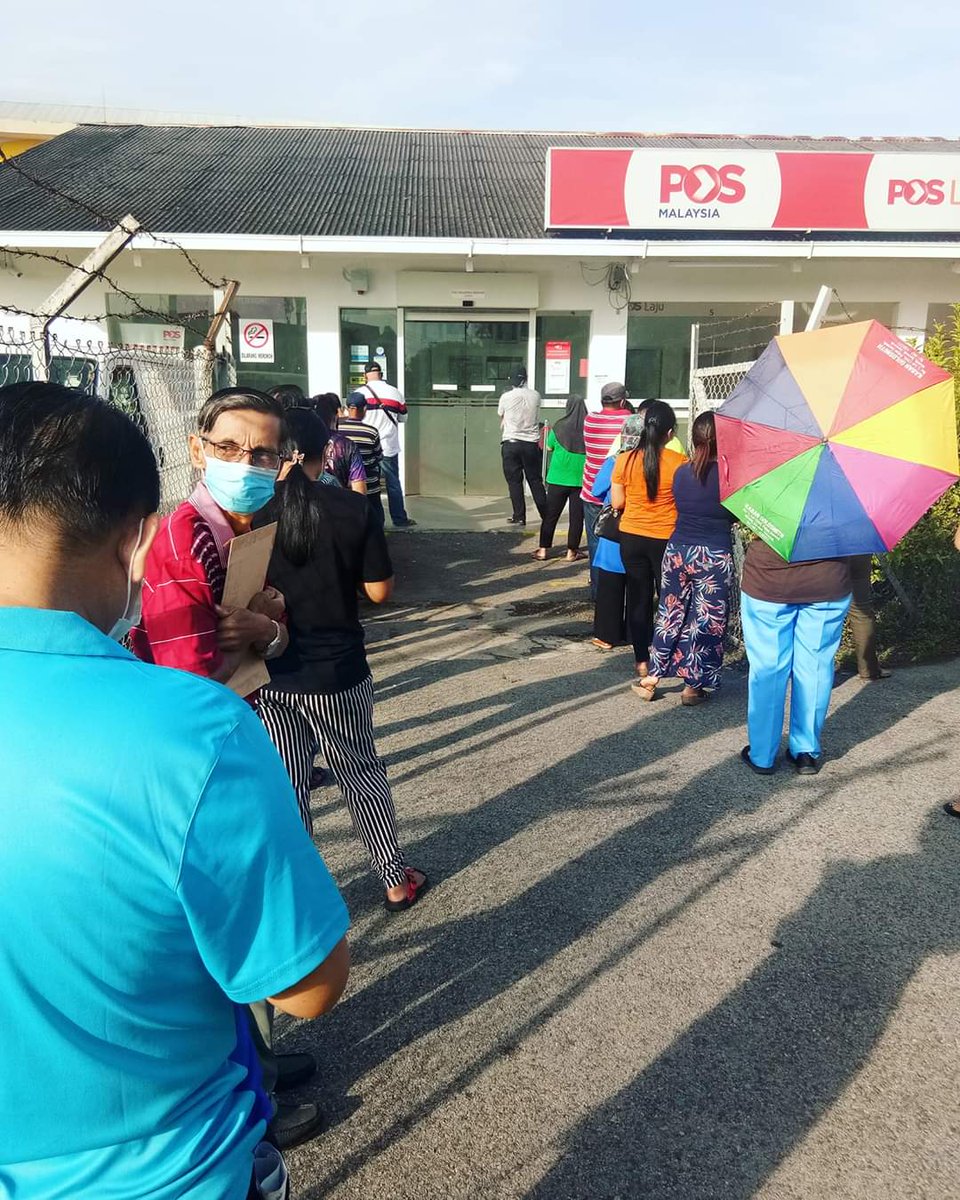 Sarawak Aritok Pa Twitter Pos Laju Saratok Orang Ramai Dilihat Melakukan Penjarakan Sosial Memakai Penutup Hidung Dan Mulut Menggunakan Hand Sanitizer Semasa Masuk Ke Dalam Premis Dan Pemeriksaan Suhu Juga Dilakukan Sebelum