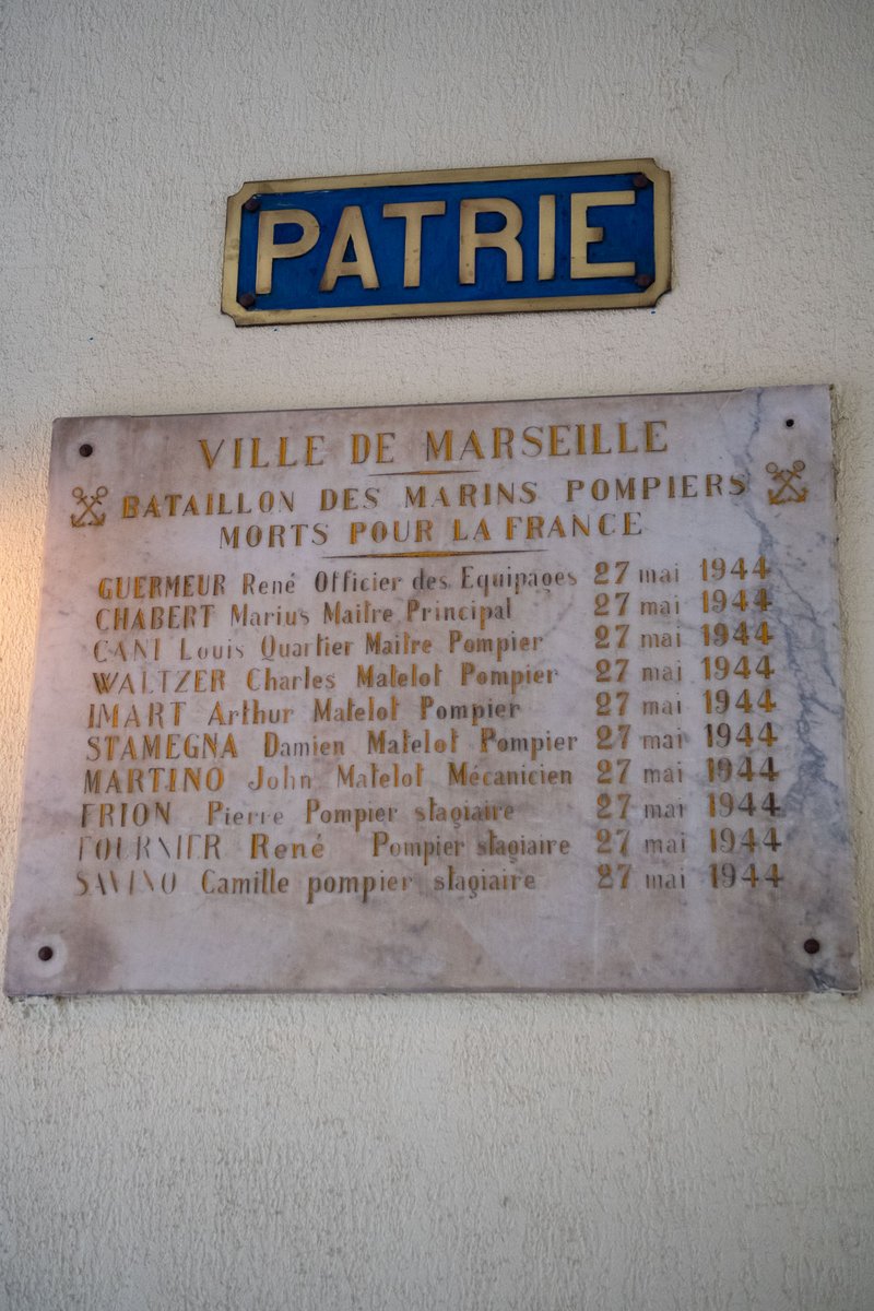 MarinsPompiers's tweet photo. [#DevoirDeMemoire]⚓️🚒
Samedi 27 mai 1944, plus de 130 bombardiers de la 15e Air Force déversent sur Marseille en 7 vagues successives plus de 800 bombes pendant plus de 10 minutes.
Au cours de cette journée dramatique, 10 marins-pompiers décèdent et 7 sont blessés. 🇫🇷 https://t.co/FncRPICrOD