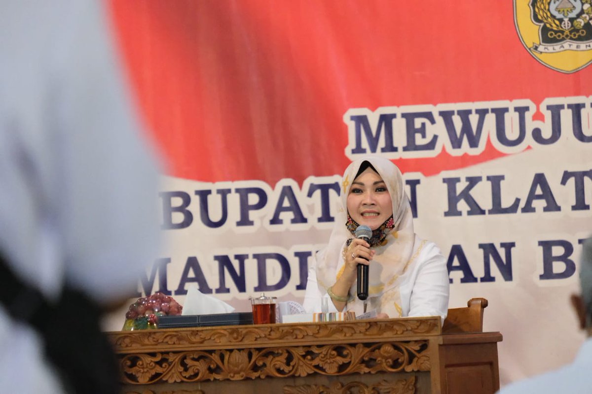 Ketua Gugus Tugas PP Covid 19, Sri Mulyani sangat berterimakasih atas bantuan tersebut & Wujud dukungan dari DPRD Jateng semoga menambah semangat untuk tangani covid. Sri Mulyani jelaskan APD dari DPRD Jateng langsung diberikan Dinas Kesehatan, RS Rujukan Covid 19 dan Puskesmas.