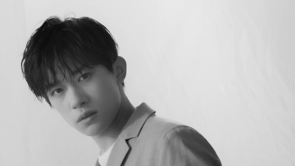 JacksonYee_YT's tweet photo. 1/3 #kinfolkmagazine X #JacksonYee
历时一个月的准备,从前期的策划,蓝底实拍到后期的三维建模,渲染,到最后合成调色出片,我和我的团队共同的努力,送给你们 ~感谢kinfolk,感谢晓莉姐
Cr. 涂松泽zestudio
#易烊千玺 #易烊千璽 #이양천새 #JacksonYi #イーヤンチェンシー #易ヤン千璽 #magazine https://t.co/ZJ0xB6BO06