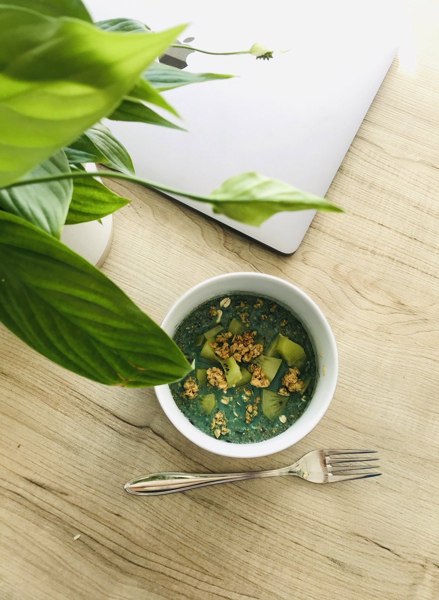 My kind of soulfood for today 🤤
Weeks of #homeoffice require conscious breaks. So why not start with a happy breakfast bowl?