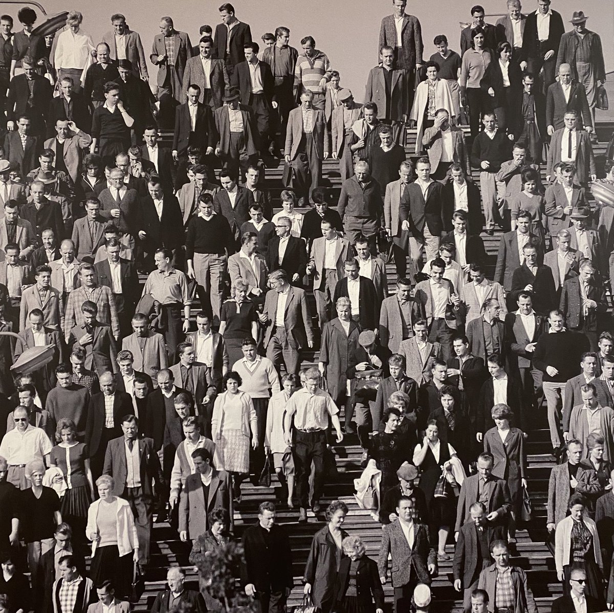 mnowak_wob's tweet image. Ich mag ja meinen Weg zur Arbeit. Im Tunnel zum Werkstor 17 bekommen die Fotos von #Heidersberger oft zu wenig Aufmerksamkeit.

Bilder einer jungen @Stadt_Wolfsburg 😊

@VWGroup @volkswagen #shapingmobility #forgenerationstocome #vwliebe