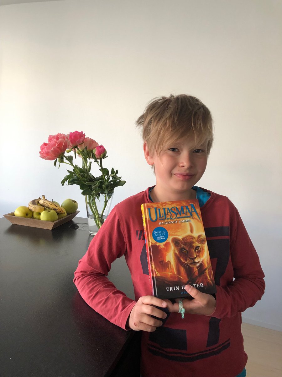 ⁦<a href="/Postigroup/">Posti</a>⁩ toi tänään ⁦<a href="/wsoykirjat/">WSOY</a>⁩ ja ⁦<a href="/TammiKirjat/">Tammi</a>⁩ ystävämyynnistä ostettua lukemista kotiovelle heti aamusta! 👌🤩 
#erinhunter 
#fantasiakirjat
#lapsetlukee
#pojatlukee