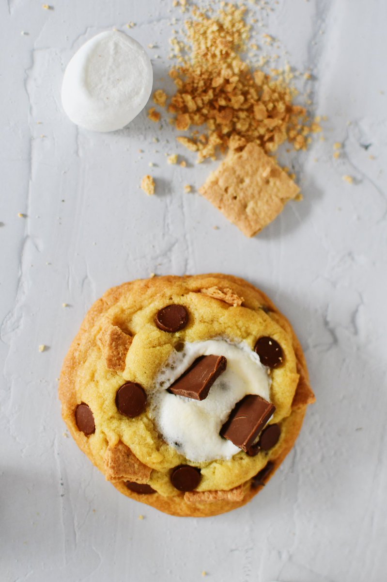 SweetNinasCo's tweet photo. Our most popular item on our menu, S’MORES !

Stuffed and topped with graham crackers, chocolate chunks, marshmallows and of course chocolate chips ! 

🍪🥛🍫😋
#SweetNinasCookies 

https://t.co/ftAP7OHcGD https://t.co/fupDk8rG9E