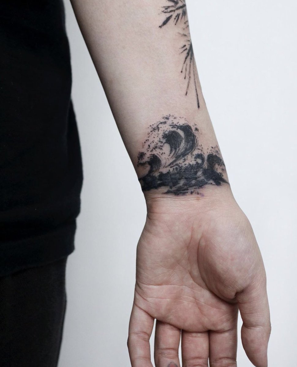 silenceflow1's tweet photo. cover up, 파도
.
#동양화 #수묵화 #붓질감 #커버업 #tattooart #tattoo #손목타투 #손목커버업 #파도타투 #바다타투 #파도 #동양화파도 #강남타투
#신사타투 #타투문의 #제작도안 #도안 #알티 #좋아요 https://t.co/LsXMhTmPOn