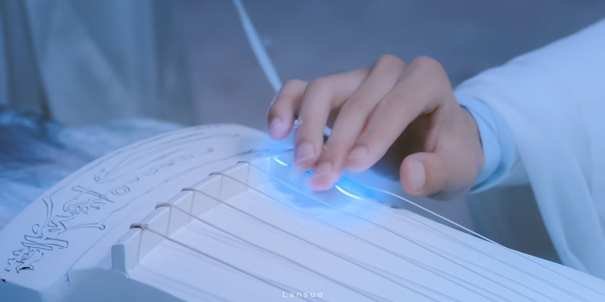 𝚆𝚈𝙱 𝚑𝚊𝚗𝚍𝚜 ① ↭𝚊 𝚝𝚑𝚛𝚎𝚊𝚍