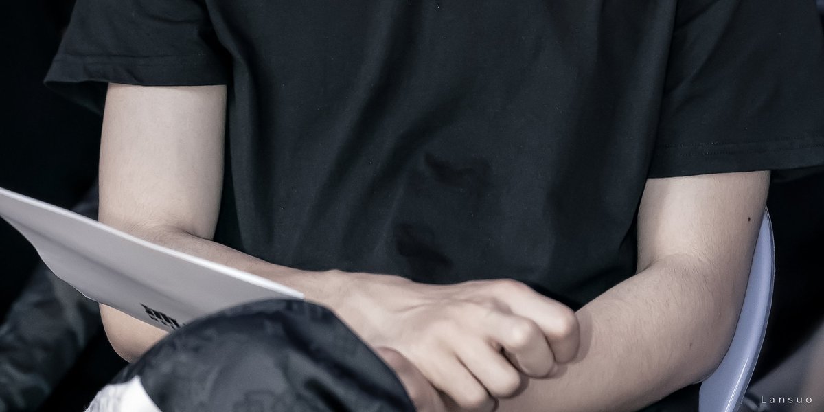 𝚆𝚈𝙱 𝚑𝚊𝚗𝚍𝚜 ③