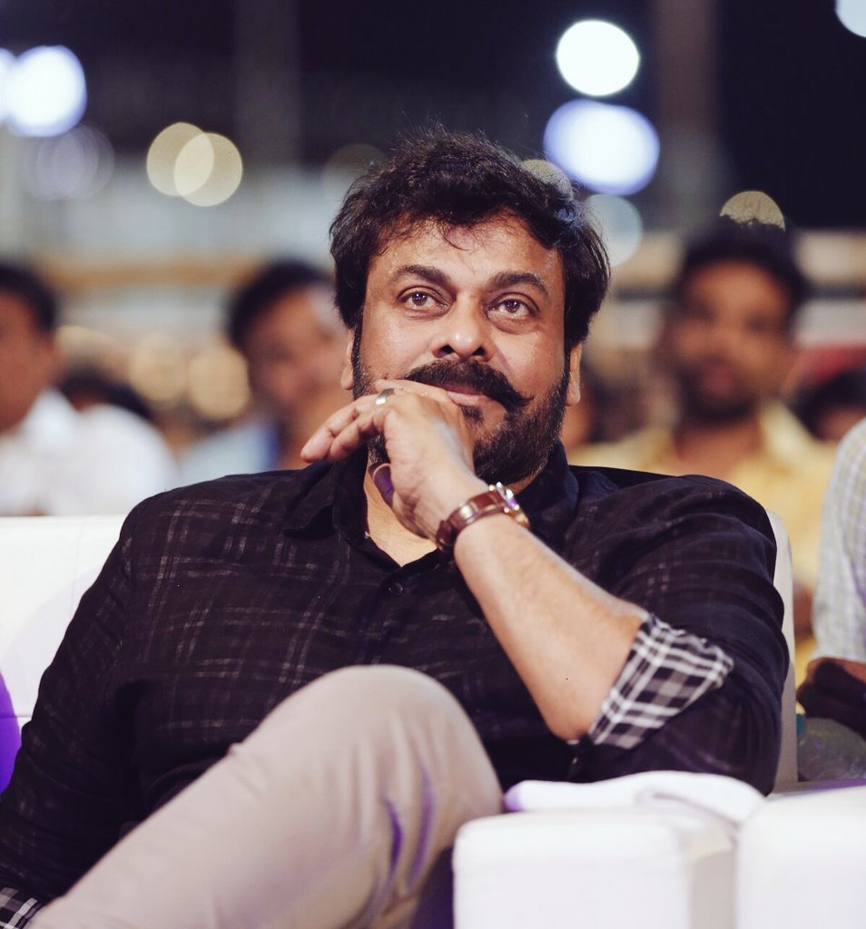 POLLTIME360's tweet photo. Who do u think is the true Emperor of Tfi ? 

#Balakrishna  = Love ❤️

#Chiranjeevi   = Retweet 🔄

#ChiruEmperorOfTFI https://t.co/KgaXFjvaiI