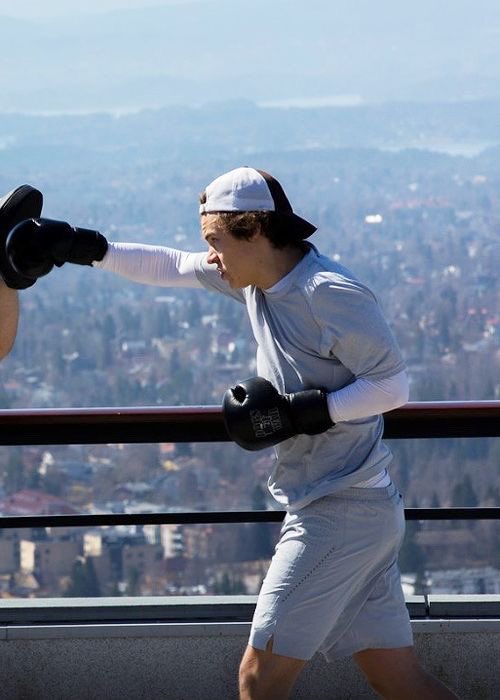 — harry styles boxing; a very necessary thread 