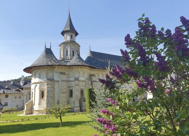 Teodo_Ra's tweet photo. Mănăstirea Putna, Ierusalimul neamului Românesc 💞✝️🇷🇴💞
România https://t.co/KsDoZhbDIk
