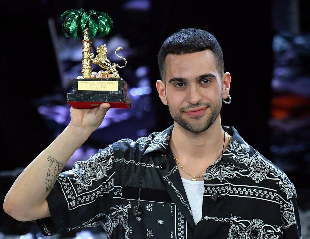 mfl_catrin's tweet photo. Money .
Mahmood => Soldi
@languagesthroughmusic .
« Tu dimmi se
Volevi solo soldi, soldi
Come se avessi avuto soldi, soldi »
.
.
.
#LTMChallenge #languagesthroughmusic #languagethroughmusic #mahmood #soldi #italiano https://t.co/mTKcQTgcv8 https://t.co/UriOvP1W4n