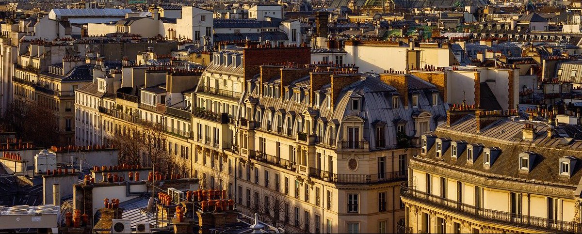 le_gorafi's tweet photo. Il continue d'applaudir les soignants alors que tout le monde n'en a plus rien à foutre et est verbalisé pour tapage https://t.co/Cx182Q7Xaz https://t.co/jRvXGoBB28