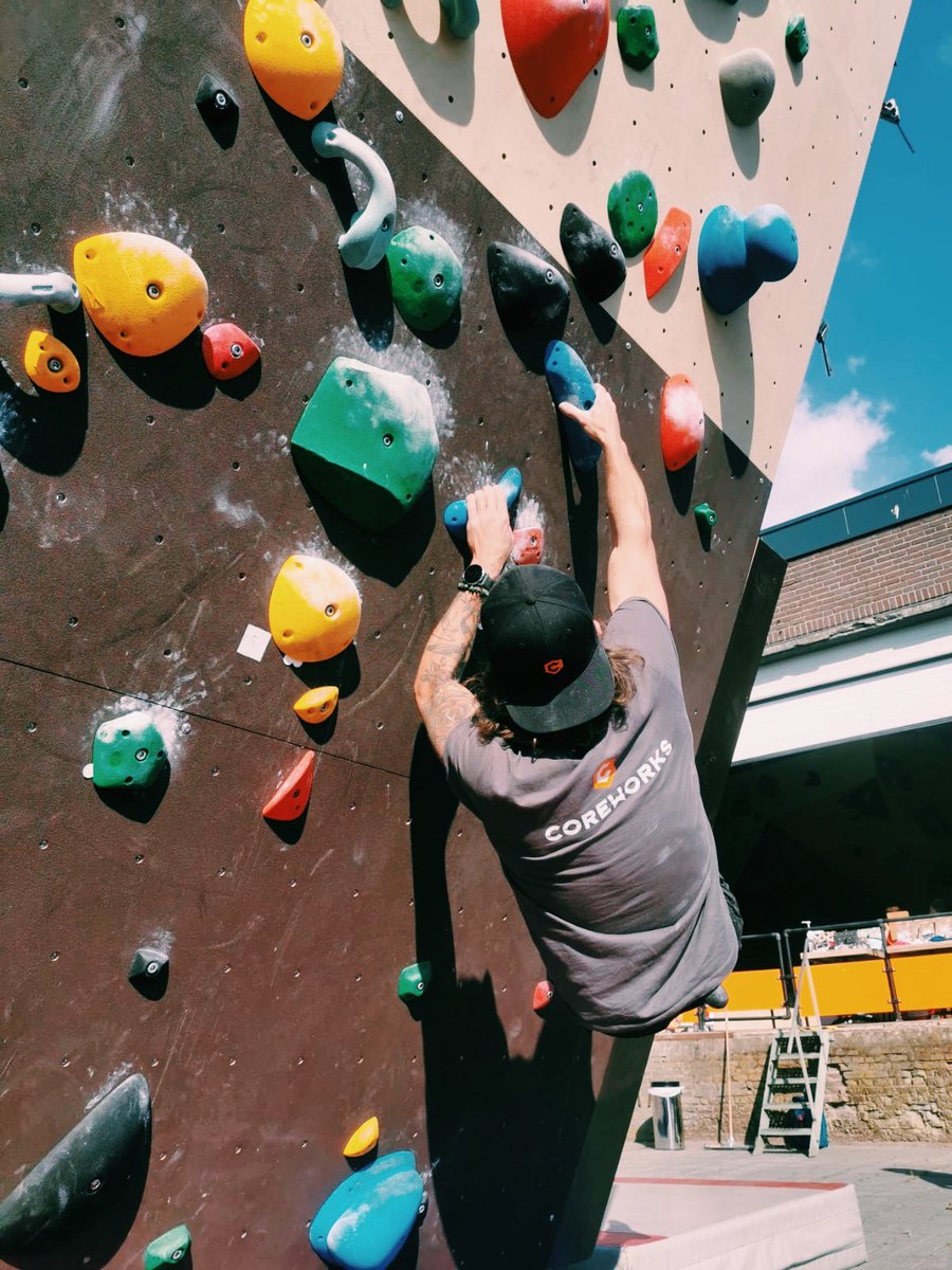 CoreworksBV's tweet photo. Toen de Bossche Builders ons benaderde voor een samenwerking hoefden wij daar dan ook geen twee keer over na te denken. We bouwde een heuse boulder paddenstoel. In dit artikel: https://t.co/0CqYky6flC van Omroep Brabant lees je meer. https://t.co/Q9QoLTCTQR