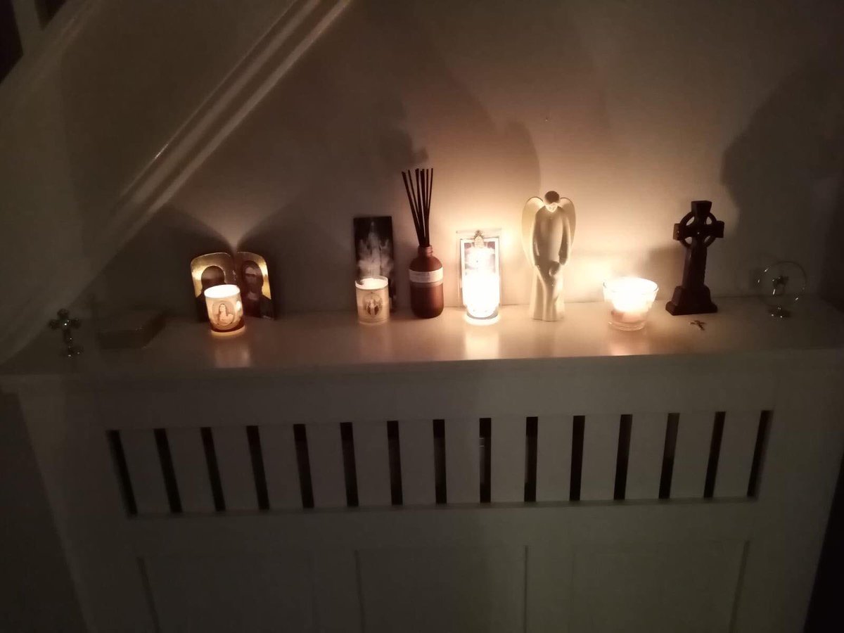 cardinal_re's tweet photo. Good morning! 😃 Mr Smith @CNHSScience shares his #MiniMayAltar today #MonthofMary 👑 🌸 🙏🏻 https://t.co/NWUmx53Ath