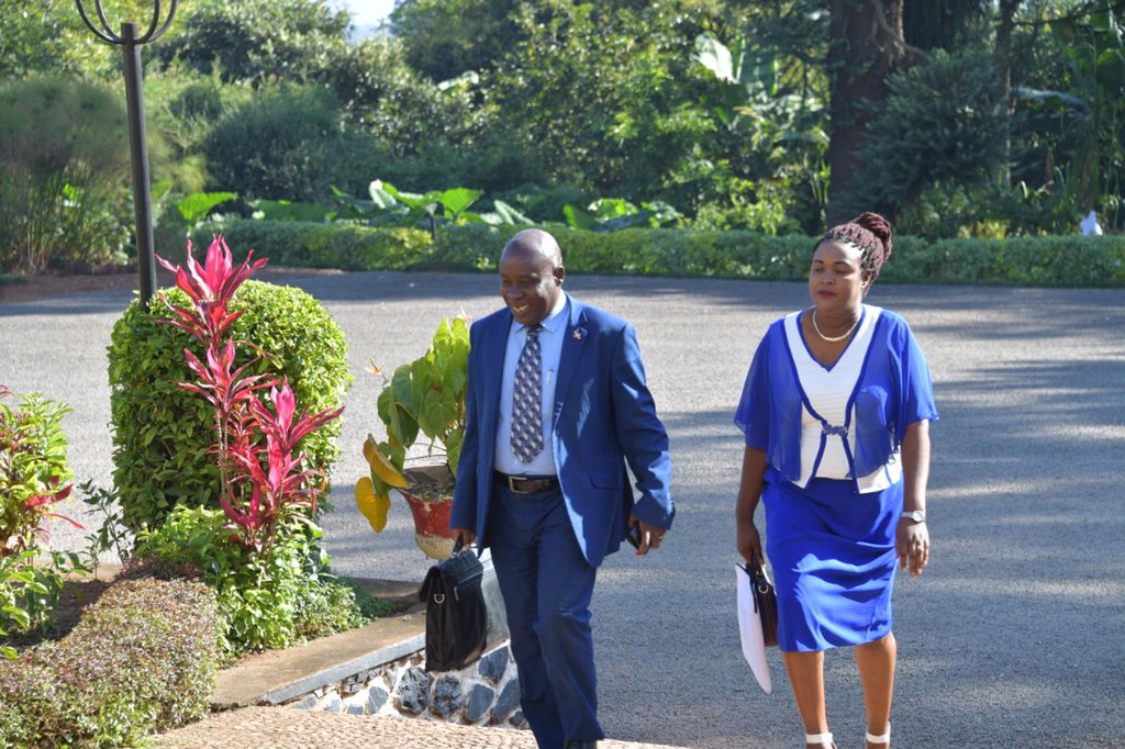 #Burundi: Les Membres du <a href="/BurundiGov/">Bureau du Premier Ministre</a> sont réunis en Conseil des Ministres au Palais présidentiel de <a href="/Gitega/">Province Gitega</a> en présence du Chef de l’Etat S.E <a href="/pnkurunziza/">Pierre Nkurunziza</a>.