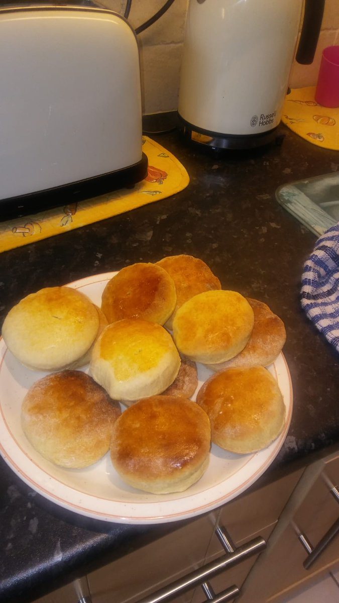 After being shown on Zoom last week, the participants in the Bangor Community Group got their sleeves rolled up and headed to their kitchens to attempt their own fresh scones 

Photos from Conor Roberts, Conor Haslett, Margaret Taylor and Amy Watters.

Well done everyone! 

😍