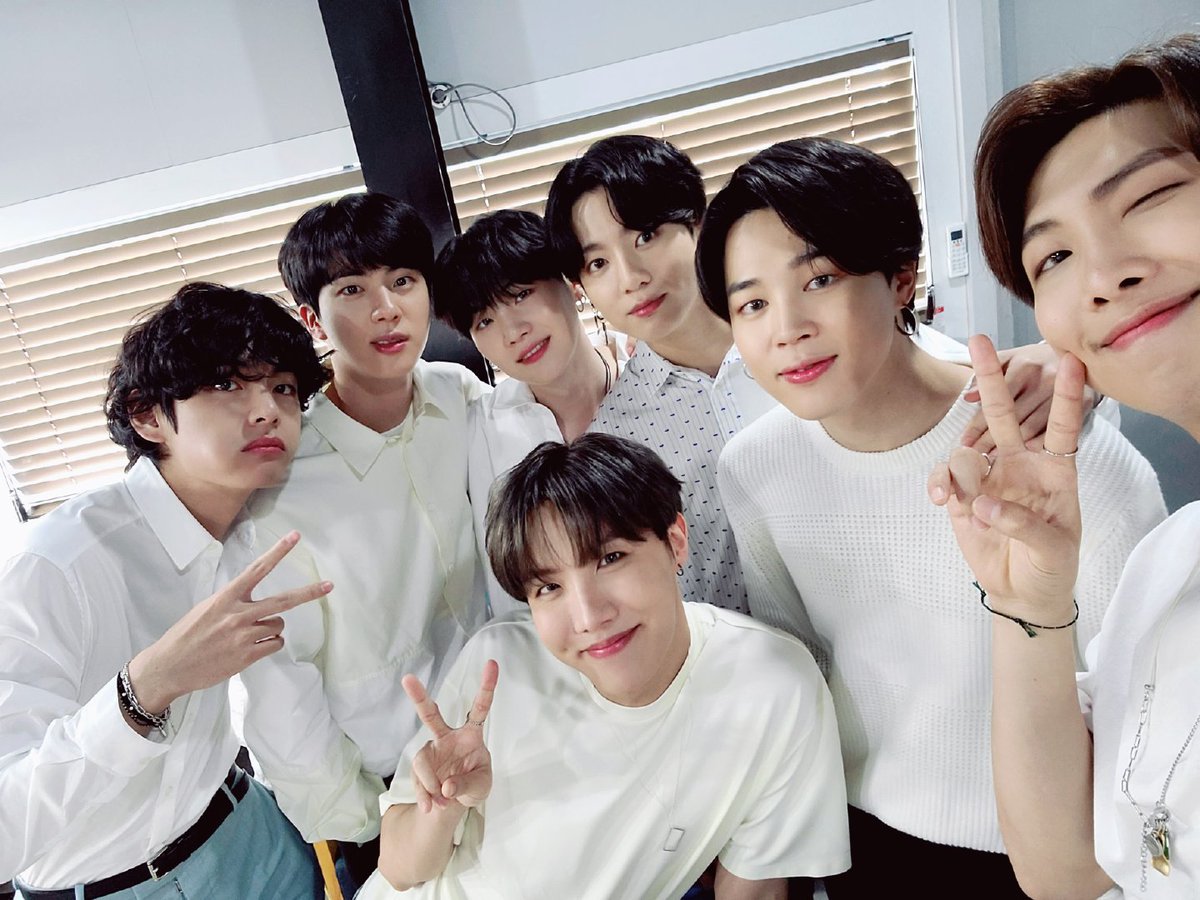 BTS_Spain's tweet photo. [WEIBO] 27.05.20

"[#EsteMesBTS] escribiendo "la compañía es la confesión más duradera" hasta este día~ yo todavía~ #/MantenerosConectados"

🇬🇧 BTSMalaysia
🇪🇸 BTS_Spain https://t.co/qCmqDGDoOa
