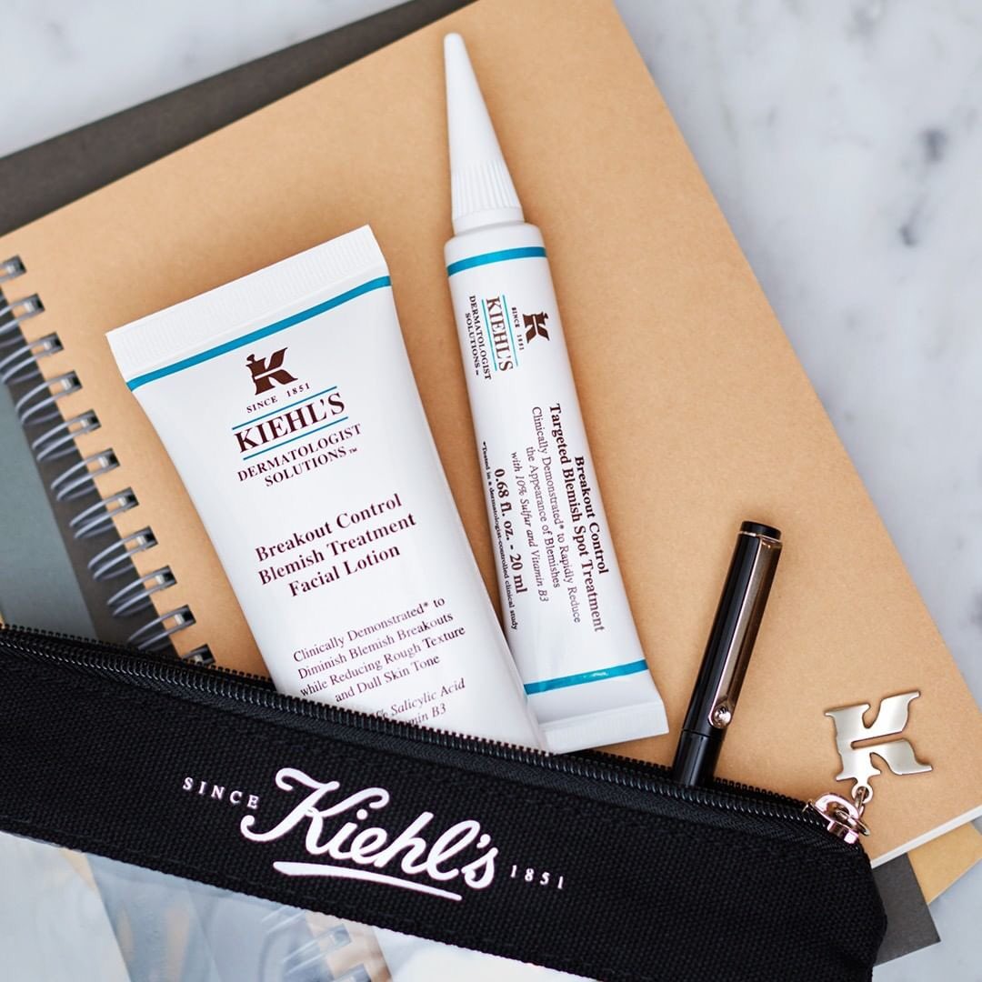 KiehlsIndia's tweet image. It’s only clearer days from here on with our trusty sidekicks! Correct future blemishes with this reliable duo of Breakout Control Blemish Treatment Facial Lotion along with Breakout control Targeted Blemish Control Spot Treatment 🤩

#Kiehls #KiehlsIndia  #BreakoutControl
