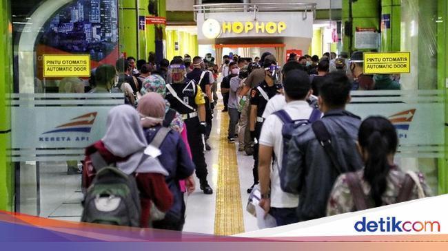 detikcom's tweet photo. Bertambah 686. Indonesia mengumumkan data terbaru virus Corona COVID-19. Jumlah kasus positif bertambah 23.851, sembuh 6.057, dan meninggal 1.473. #CoronaUpdate 

via @detikHealth https://t.co/PfupDQYWO2 https://t.co/HJAUlnmiw2