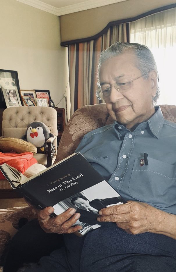 Hari ini K-Pop menjadi fenomena di kalangan anak muda tetapi banyak juga perkara lain yg kita boleh pelajari dari Korea Selatan. Saya lebih tertarik dengan etika kerja &amp; nilai budaya orang Korea seperti dalam buku mengenai pengasas syarikat Hyundai yang saya sedang baca sekarang.