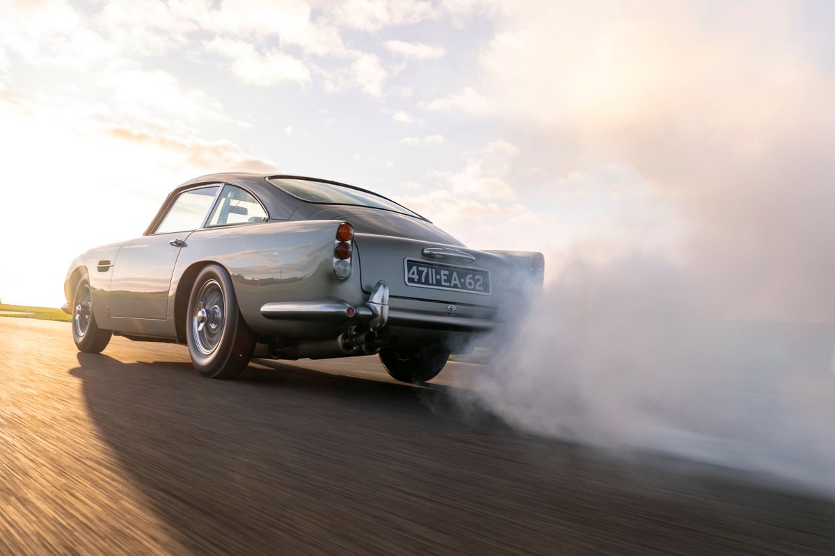 The gadgets on the DB5 Goldfinger Continuation Cars are being co-developed with Oscar-winner Chris Corbould, special effects supervisor from the films.

#astonmartIN #MakeEveryDriveCount #DB5