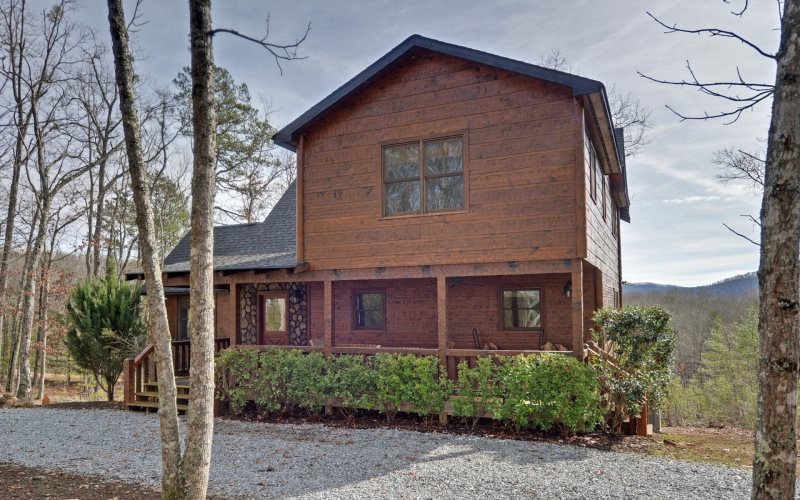 GA_MTN_CABINS's tweet photo. Moonshine Mountain - Pet Friendly, Large #Family Cabin, #Entertainment Room, #PoolTable, #HotTub, #longrangeviews, and more! Info & Booking: https://t.co/sDJJPzjMa6 #blueridgega #escape #summer #vacation https://t.co/s9N9wpnKjr