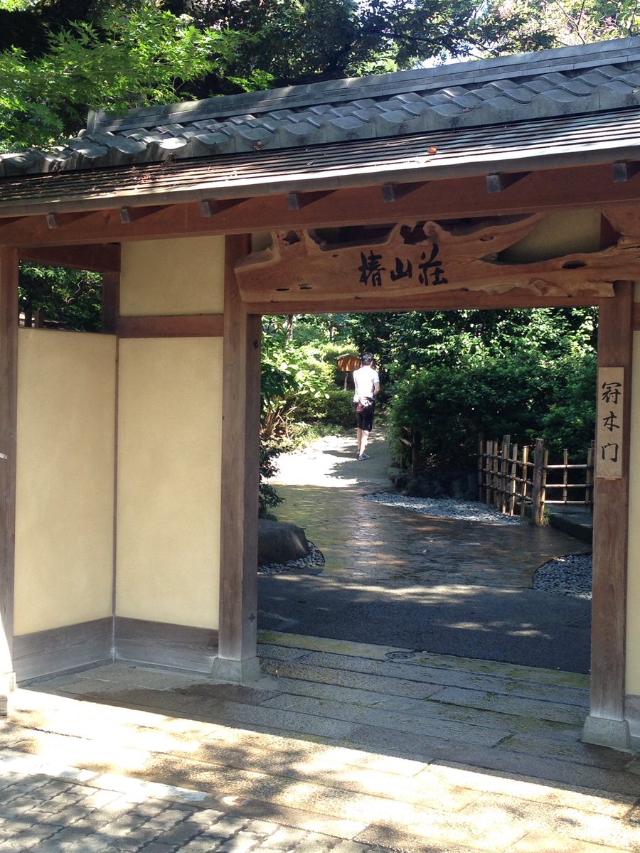 ミチュルル C たかはしみさお 椿山荘は今の時期ホタルが見れるんですよねー 一度だけ椿山荘へホタルを観に行きました