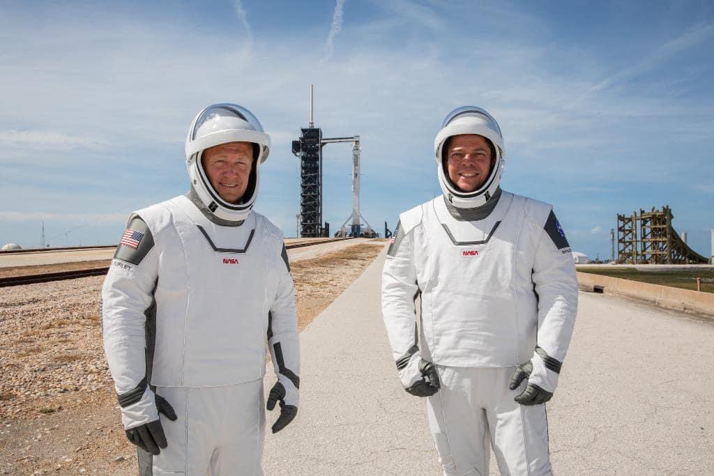 EstaMuyChido's tweet photo. ¡Hoy a las 3:33pm hora central de México podremos ver historia! Por primera vez, una empresa privada (@SpaceX ) participará con la @NASA para enviar a dos astronautas al espacio. Un pequeño paso para @elonmusk un gran paso para la humanidad... https://t.co/2Y6XHs5Yta