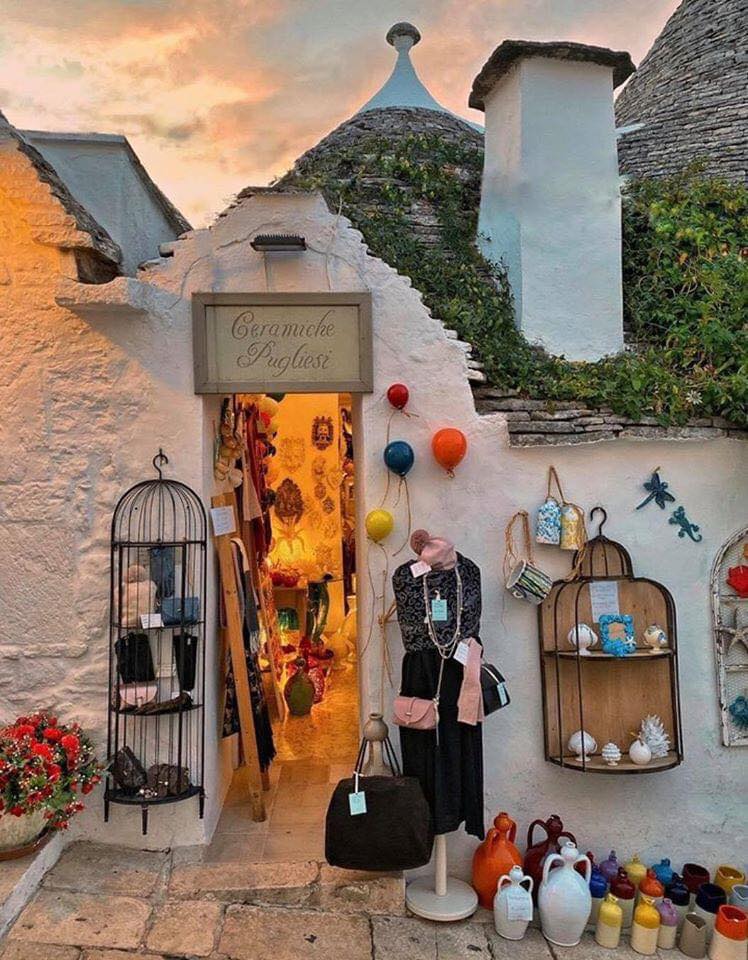 Travelito24's tweet photo. Beautiful Village of Alberobello, Italy 🇮🇹 https://t.co/pzFVLqFJx8