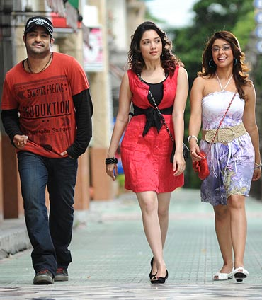 JrNTRTamilFC's tweet photo. Today 3 #JrNTR movies in #ColoursCineplex
#Dhammu
#Brindavanam
#Oosaravelli
#MarMitenge (#Oosaravelli) today on @Colors_Cineplex at 8PM
@tarak9999 @tamannaahspeaks
#JrNTR #Tamannah #NTR https://t.co/MU9SLZ8SXx