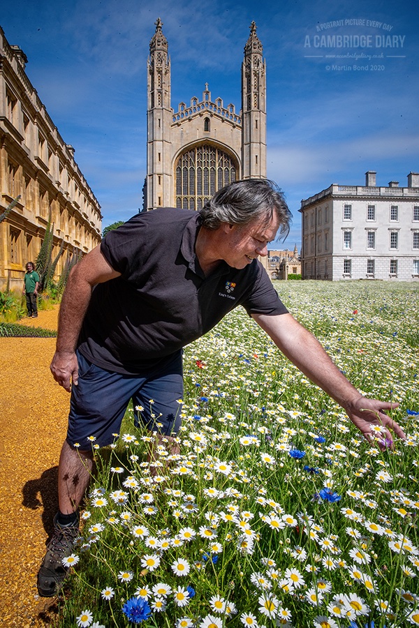 Yesterday I was very kindly invited to take a tour of the new wildflower meadow at King’s College by Head Horticulturist, Steven Coghill and was joined by Adam Green, Head Gardener at St Johns College /cont ... @Kings_College