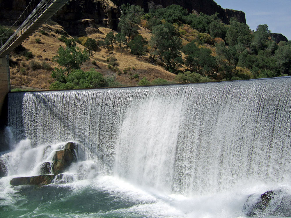 ReclamationCGB's tweet photo. We’ve replenished Chinook salmon, steelhead, & rainbow trout habitat since 1997 in the lower Stanislaus River. Here’s the EA for more spawning gravel placed at Goodwin Dam this year: https://t.co/2xEJEdWXeY #StanislausRiver #GoodwinDam #TuolumneCounty https://t.co/fT3YDAxiZC