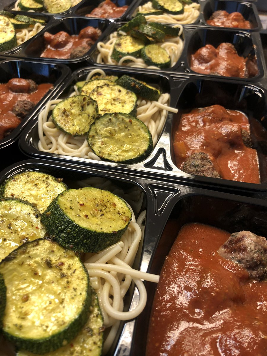 KookKonst's tweet photo. Verse afhaalmaaltijden bij Texaco #heiloo heerlijke zuurkoolstamppot, rijst met tikka massala of pasta met gehaktballetjes in tomaten saus #afhaalmaaltijd #texacovennewater https://t.co/5CPbbUx3FQ