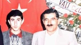 "Unutmayın ki, dünyanın bütün kadınlarını toplasanız, anneniz kadar size sevgi ve şefkat sunamaz.
Dünyanın bütün erkekleri
bir araya gelse, babanızın
merhametine ulaşamaz."

#Baba #Anne 🥀