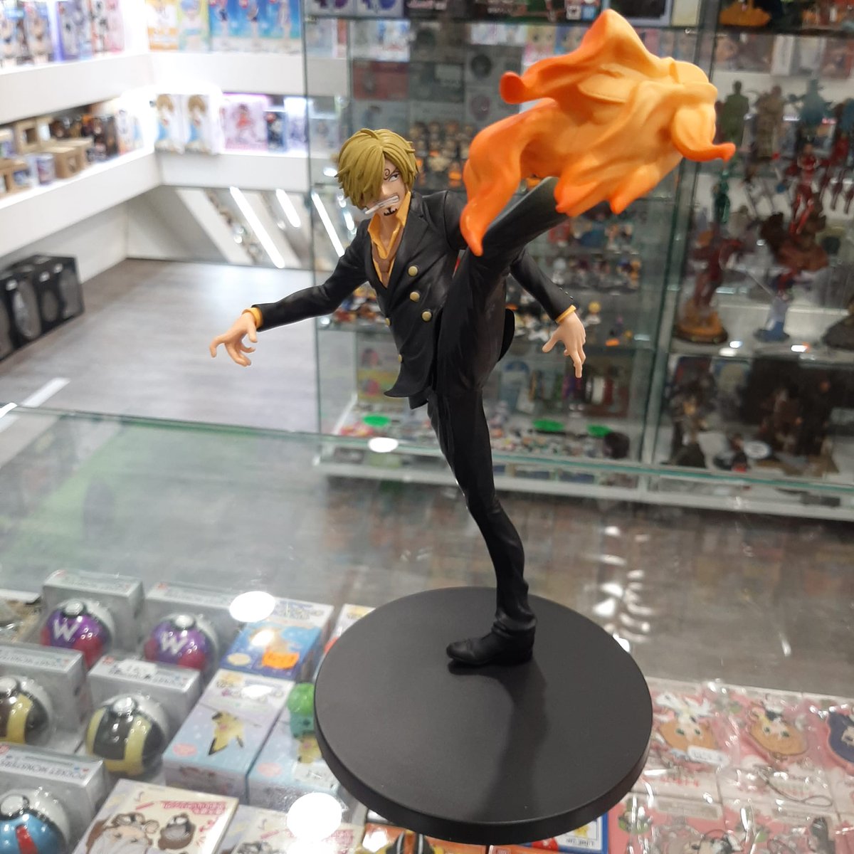 Kurogamicom's tweet photo. ¡Abrid paso que llega el cocinero de los #mugiwara! Espectacular #figura de #sanji haciendo su ya mítico #diablejambe 🔥. @banprestospain se ha marcado un puntazo con esta figura de #onepiece.
Ya la puedes encontra disponible en: https://t.co/cZFHCmUbaS https://t.co/PuRXgmTTot