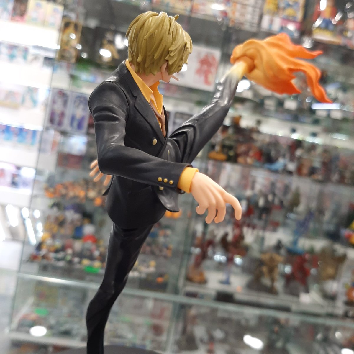 Kurogamicom's tweet photo. ¡Abrid paso que llega el cocinero de los #mugiwara! Espectacular #figura de #sanji haciendo su ya mítico #diablejambe 🔥. @banprestospain se ha marcado un puntazo con esta figura de #onepiece.
Ya la puedes encontra disponible en: https://t.co/cZFHCmUbaS https://t.co/PuRXgmTTot