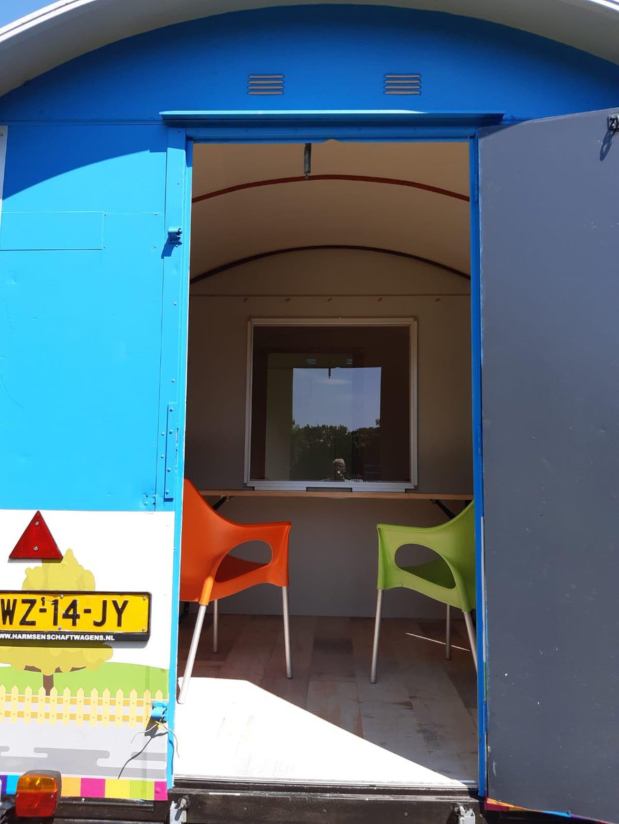 wonenindrenthe's tweet photo. Goed geluk(t)! Vakman Henk heeft onze Woonservice buurtkeet omgebouwd. Zo kunnen we binnenkort coronaproof de wijk in 👍 https://t.co/Xxc3BZ8RED