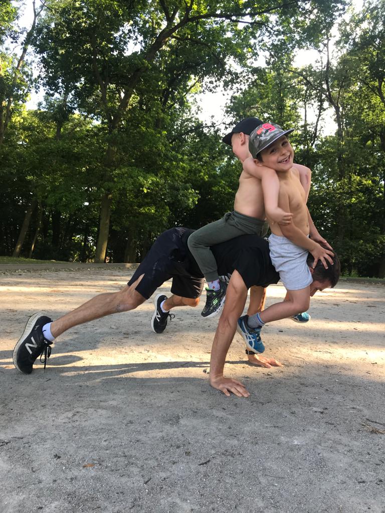 mansanna78's tweet photo. #Nextone #waitingfor #newlife #streetworkout #calisthenics #fitnessfamily #pregnant #kidgymnast #childness 
@VilleCormeilles @ingridmaupoux https://t.co/1JoHC38h9N
