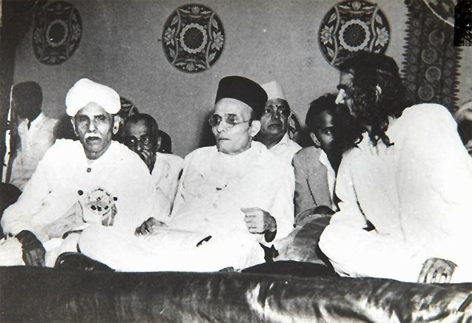 3.  #VeerSavarkar is the 1st Indian to organize a revolutionary movement for India's Independence on an international level (1906) #VeerSavarkarFlyover @mymeenakshi  @madhukishwar  @Tejasvi_Surya  @Vidyakailankaje  @blsanthosh