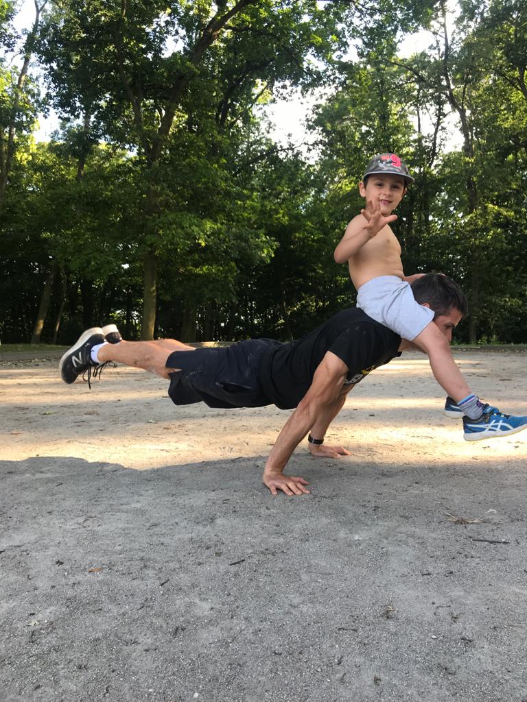 mansanna78's tweet photo. #Nextone #waitingfor #newlife #streetworkout #calisthenics #fitnessfamily #pregnant #kidgymnast #childness 
@VilleCormeilles @ingridmaupoux https://t.co/1JoHC38h9N