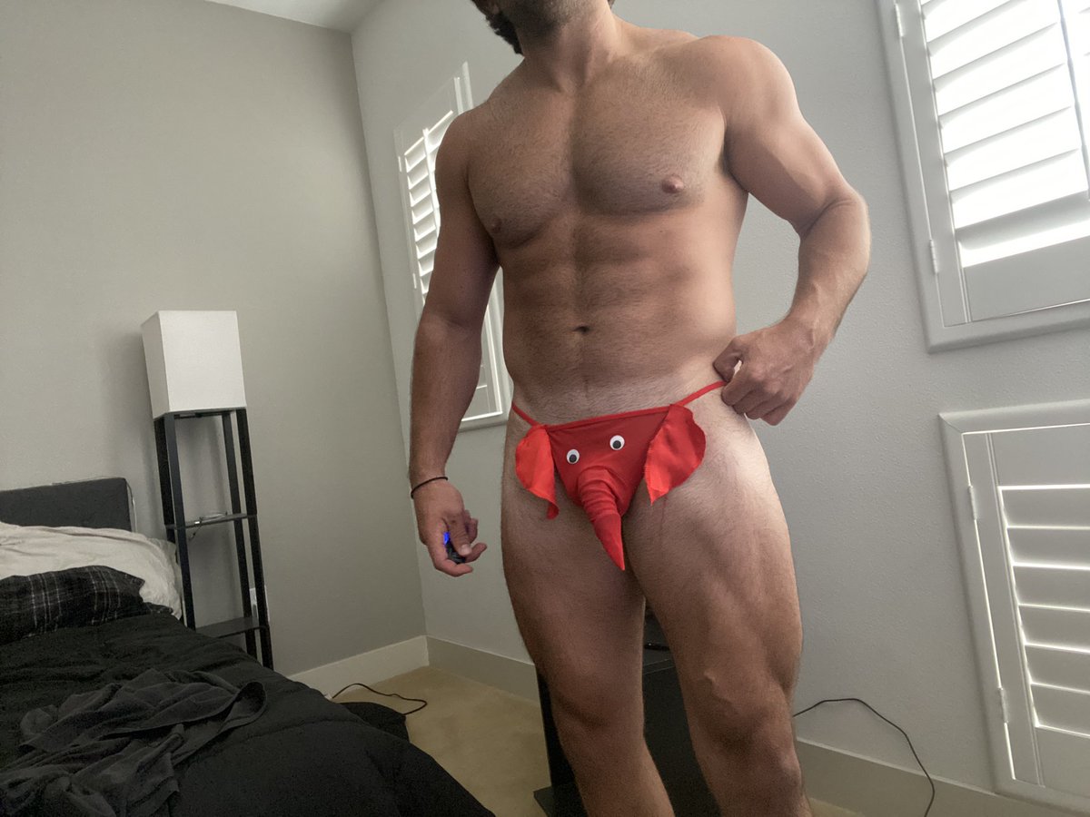 paulbunyanOF's tweet photo. #malemodel #fitnessmodel #onlyfansleak #onlyfansnewbie #musclebear #wolf #legs #thick https://t.co/Io4eguNnhG