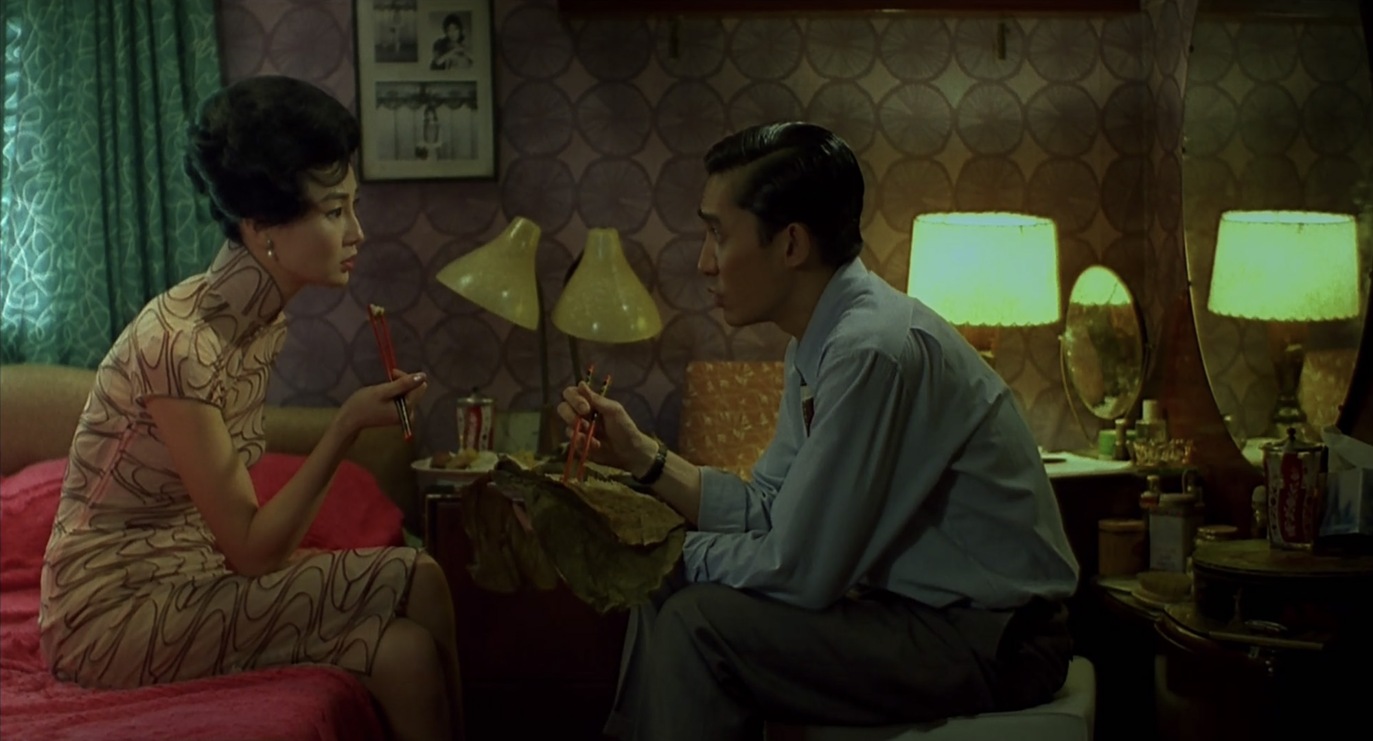 Twitter 上的 Qp ウォン カーウァイ 花様年華 1960年代の香港が舞台 とにかくマギー チャンが着ているチャイナドレス が素晴らしいという事で 見てみた アンティークなドレスを様々見る事ができる ウォン カーウァイひさしぶりだったが 懐かしい そろそろ