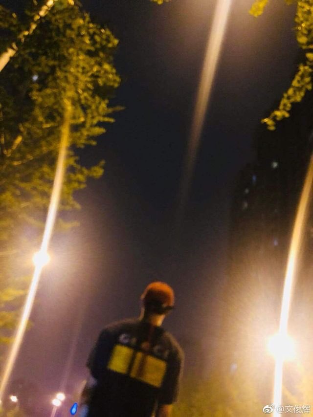 pledis_boosk's tweet photo. ~ Mon coeur

𝓌𝒽𝒶𝓉 𝒾𝒻 𝑜𝓃𝑒 𝒹𝒶𝓎 𝓎𝑜𝓊 𝓇𝑒𝒸𝑒𝒾𝓋𝑒 𝒶 𝓉𝑒𝓍𝓉 𝒻𝓇𝑜𝓂 𝓈𝑜𝓂𝑒𝑜𝓃𝑒 𝓎𝑜𝓊 𝒹𝑜𝓃'𝓉 𝓀𝓃𝑜𝓌 𝒶𝓃𝒹 𝒾𝓉 𝓈𝒶𝓎𝓈 𝒽𝑒 𝒹𝑜𝑒𝓈𝓃'𝓉 𝓌𝒶𝓃𝓃𝒶 𝓁𝒾𝓋𝑒 𝒶𝓃𝓎𝓂𝑜𝓇𝑒, 𝒷𝓊𝓉 𝒽𝑒'𝓈 𝓈𝓉𝒾𝓁𝓁 𝒻𝒾𝑔𝒽𝓉𝒾𝓃𝑔 𝒷𝑒𝒸𝒶𝓊𝓈𝑒 𝒽𝑒 𝒽𝒶𝓋𝑒 𝓎𝑜𝓊 https://t.co/Ww4nV7gYI3