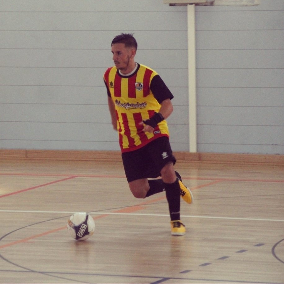 🔴 FITXATGE ⚪
El jugador Adri Vega procedent del FS Sant Andreu de la Barca s'incorporarà al nostre primer equip la propera temporada. L'Adri, que ja va ser jugador del CFSE en el passat, tornarà al Castell per aportar la seva qualitat i desequilibri. 
Benvingut Adri!
#cfse