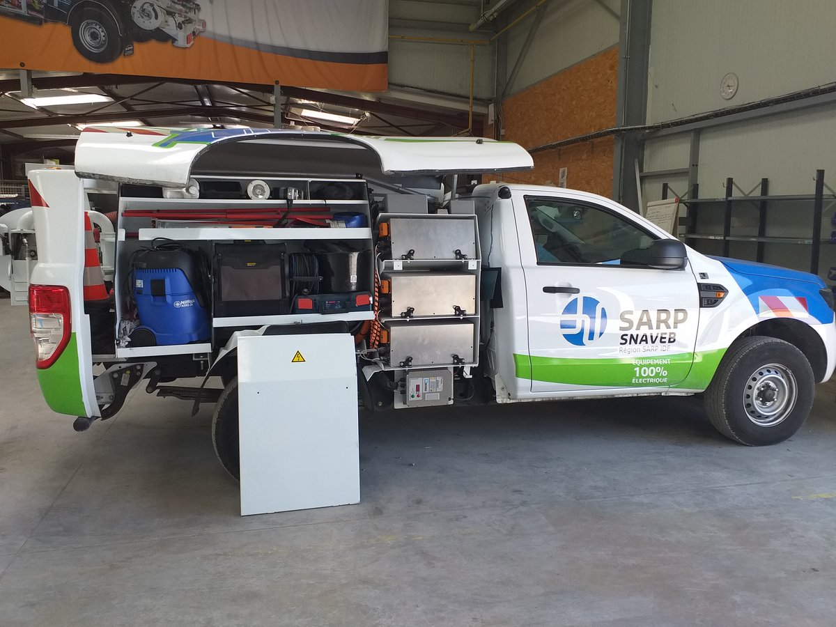Prefet_10's tweet photo. [Visite entreprise] visite de l'entreprise BAROCLEAN à Vendeuvre
 👉 Baroclean est spécialisée dans la fabrication de camions hydrocureurs et demeure le leader français pour la gamme de taille réduite 👏
#entreprise #baroclean https://t.co/OcQieiMVUo