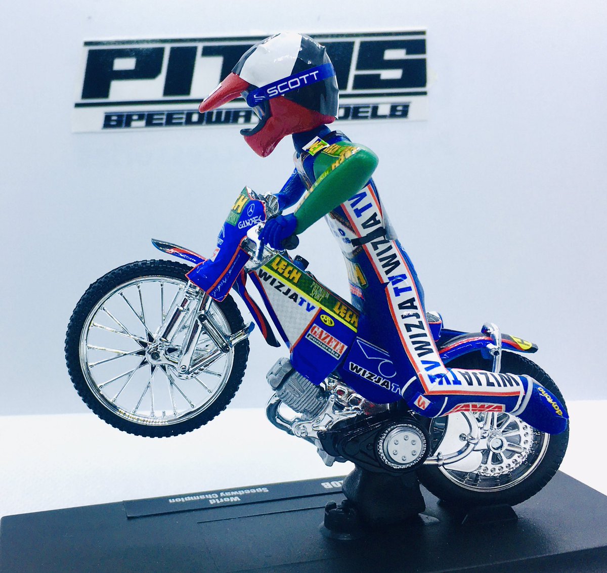 SpeedwayModels's tweet photo. 🇬🇧
King Tomasz Gollob 🇵🇱 2001
Practice start 😎
🇵🇱
Król jest jeden Tomasz Gollob 🇵🇱 2001
Próbny start 😎
#mistrzjestjeden
#speedwaymodels https://t.co/XwpD1lRJFk
