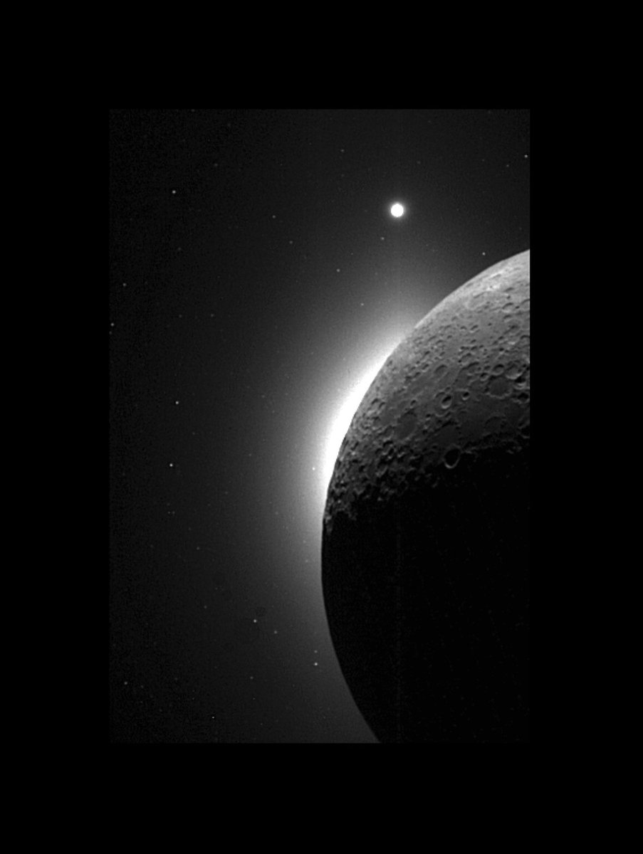 bibcorsini's tweet photo. Oggi #scoprendoMLOL... andiamo nello spazio!

Una spettacolare foto NASA in cui appaiono la Luna illuminata dalla luce riflessa della Terra, il bagliore della corona solare e il pianeta Venere!

👉https://t.co/hMdiCRUweD

👉https://t.co/jyQYgurcu8

#laculturaincasa #seleggoscopro https://t.co/8ccVbyxjYA