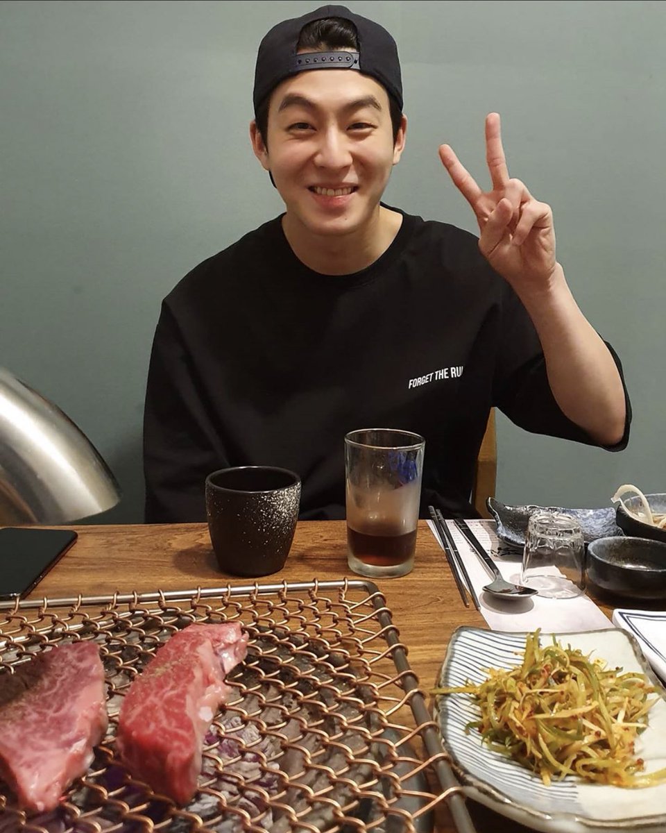 OSS_1995's tweet photo. 200527 #오승석 

#군인 #군입대전
#만찬 군대편하지? 요즘은편하더라
건강챙겨 라떼는말이지 https://t.co/T6WZknHL1J