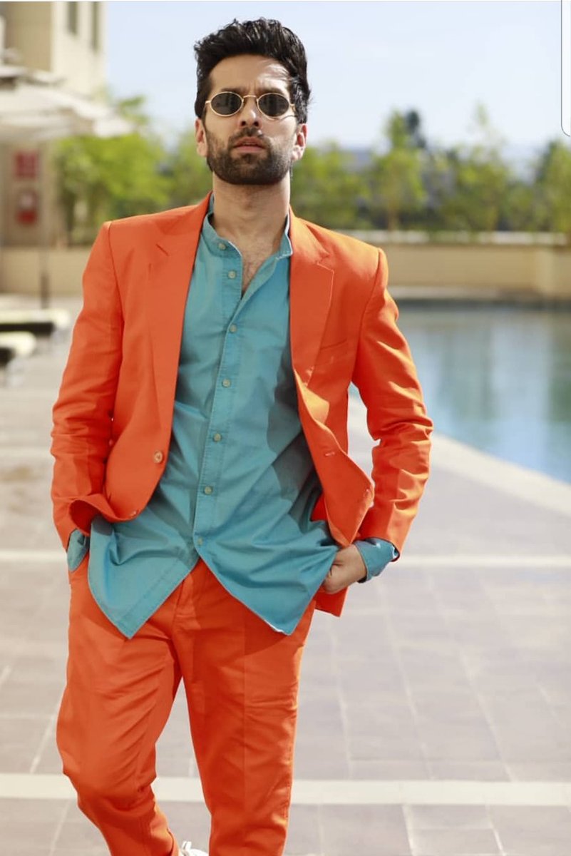 A thread on Nakuul and Gerberas from our garden.  #NakuulMehta